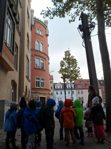 Als erstes finden wir den roten Turm