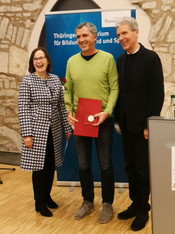 Salzmann Preis für Tasso Carl, auf dem Foto mit Dr. Christina Kindervater und Minister H. Holter