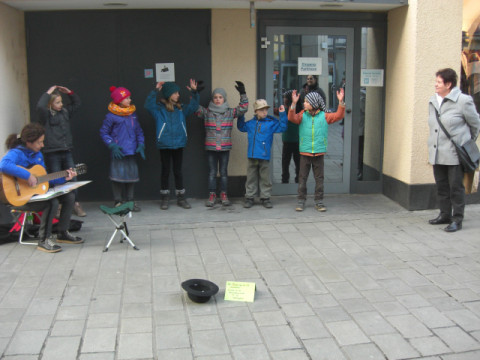 Vorsingen in der Fußgängerzone_11_16 _Achate SteinMalEins