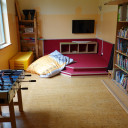 Multifunktionsraum mit Bücherei und Instrumenten