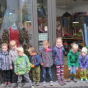 Mini Decki, Vor dem Laden