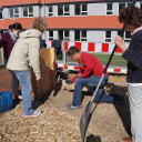 Social Day der Deutschen Bank auf dem Schulhof der UniverSaale Jena